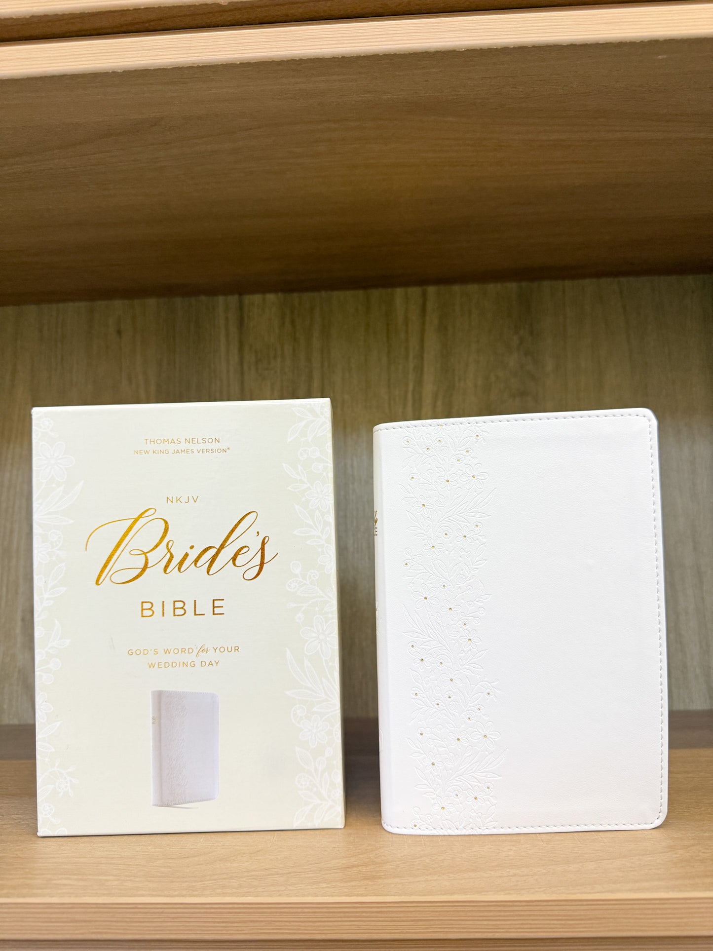 Bride's Bible, Leathersoft, White, Red Letter, Comfort Print: Holy Bible