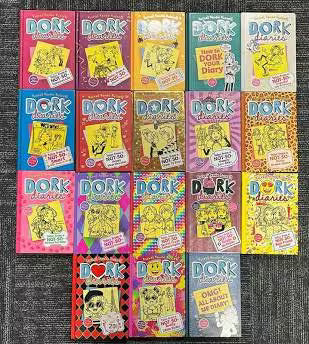 Dork Diaries Box (Set of 18)