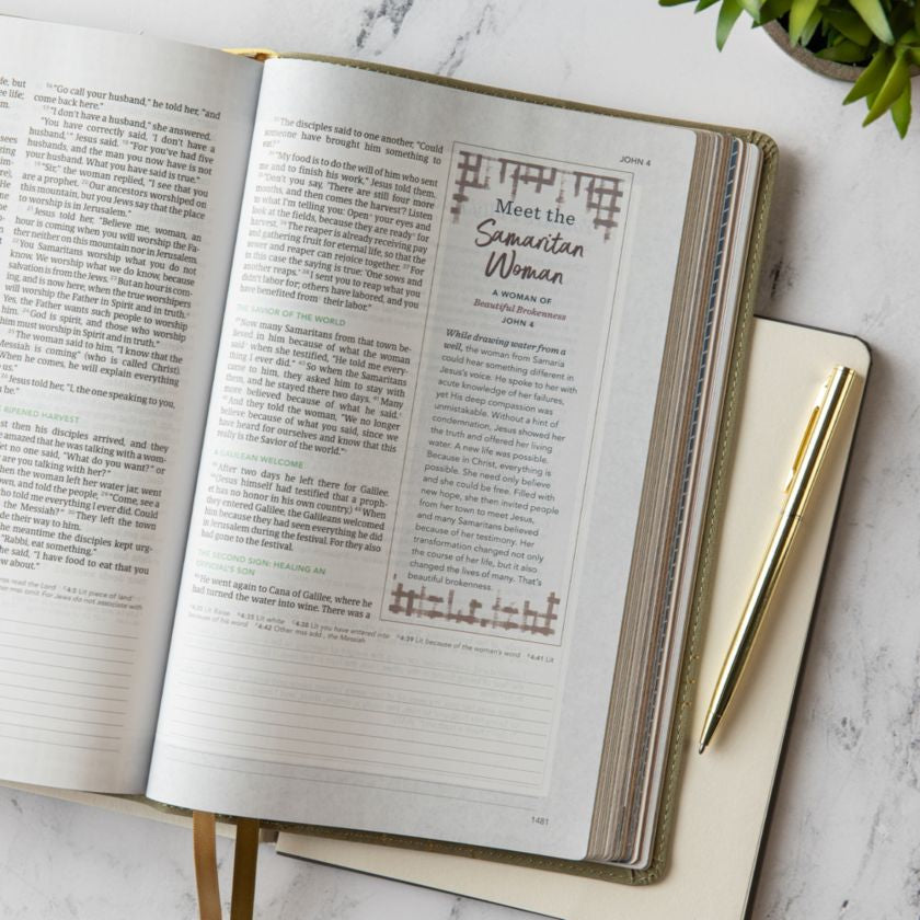 CSB (in)courage Devotional Bible, Sage LeatherTouch - INCOURAGE