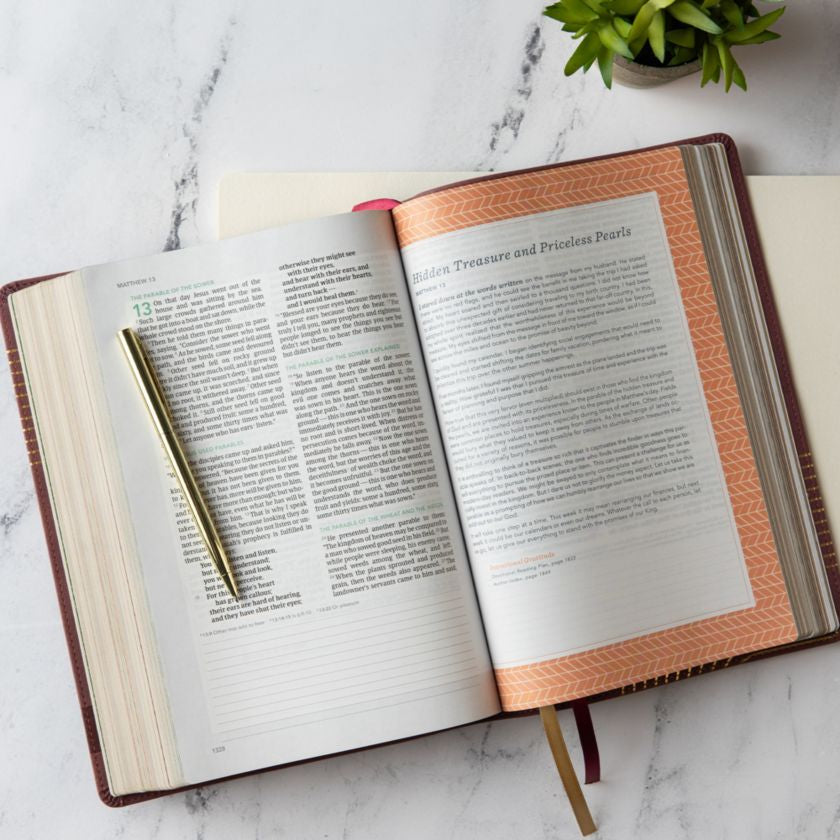 CSB (in)courage Devotional Bible, Bordeaux LeatherTouch - INCOURAGE