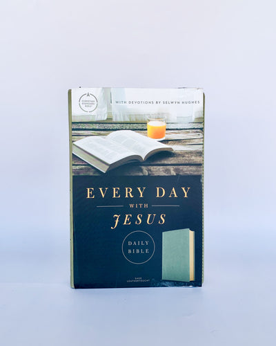 CSB Every Day with Jesus Daily Bible, Sage LeatherTouch, Black Letter, Reading Plan, One Year, Devotionals, Easy-to-Read Bible Serif Type