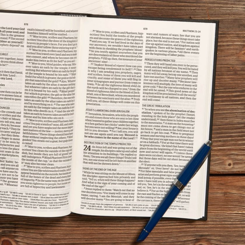 CSB Pew Bible, Black Hardcover: Holy Bible