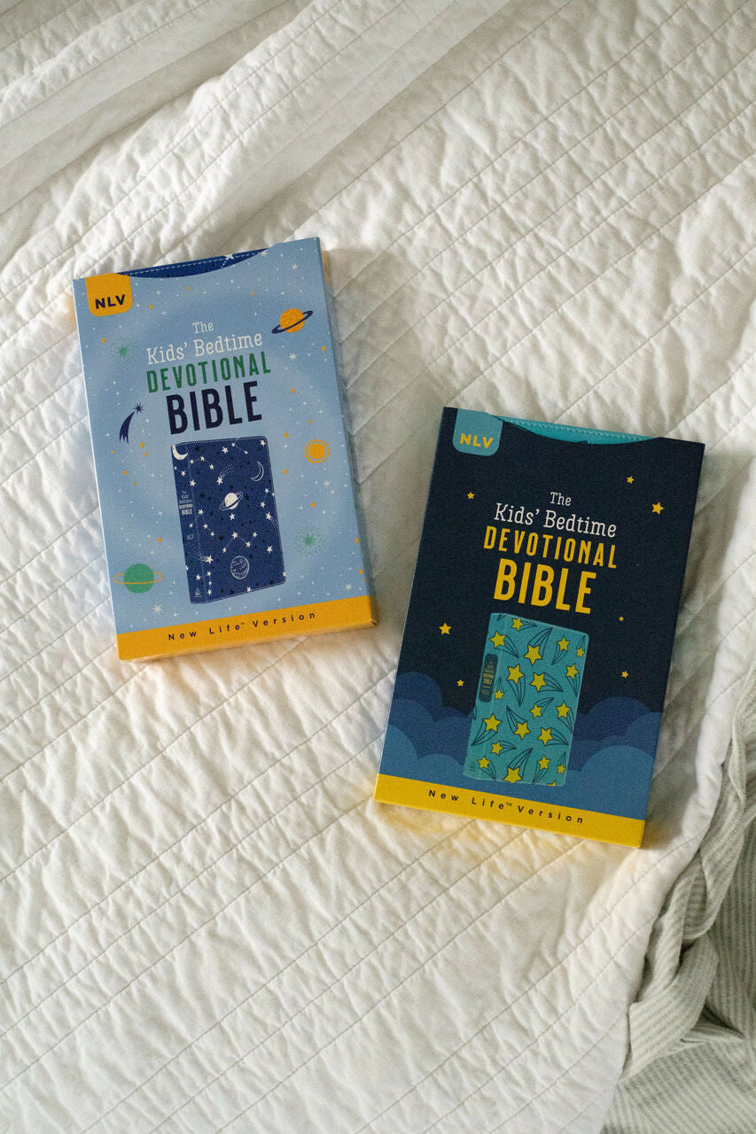 The Kids' Bedtime Devotional Bible: NLV