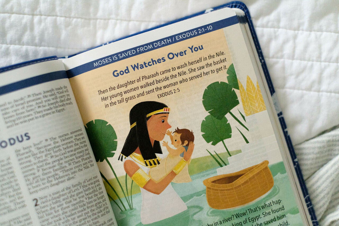 The Kids' Bedtime Devotional Bible: NLV