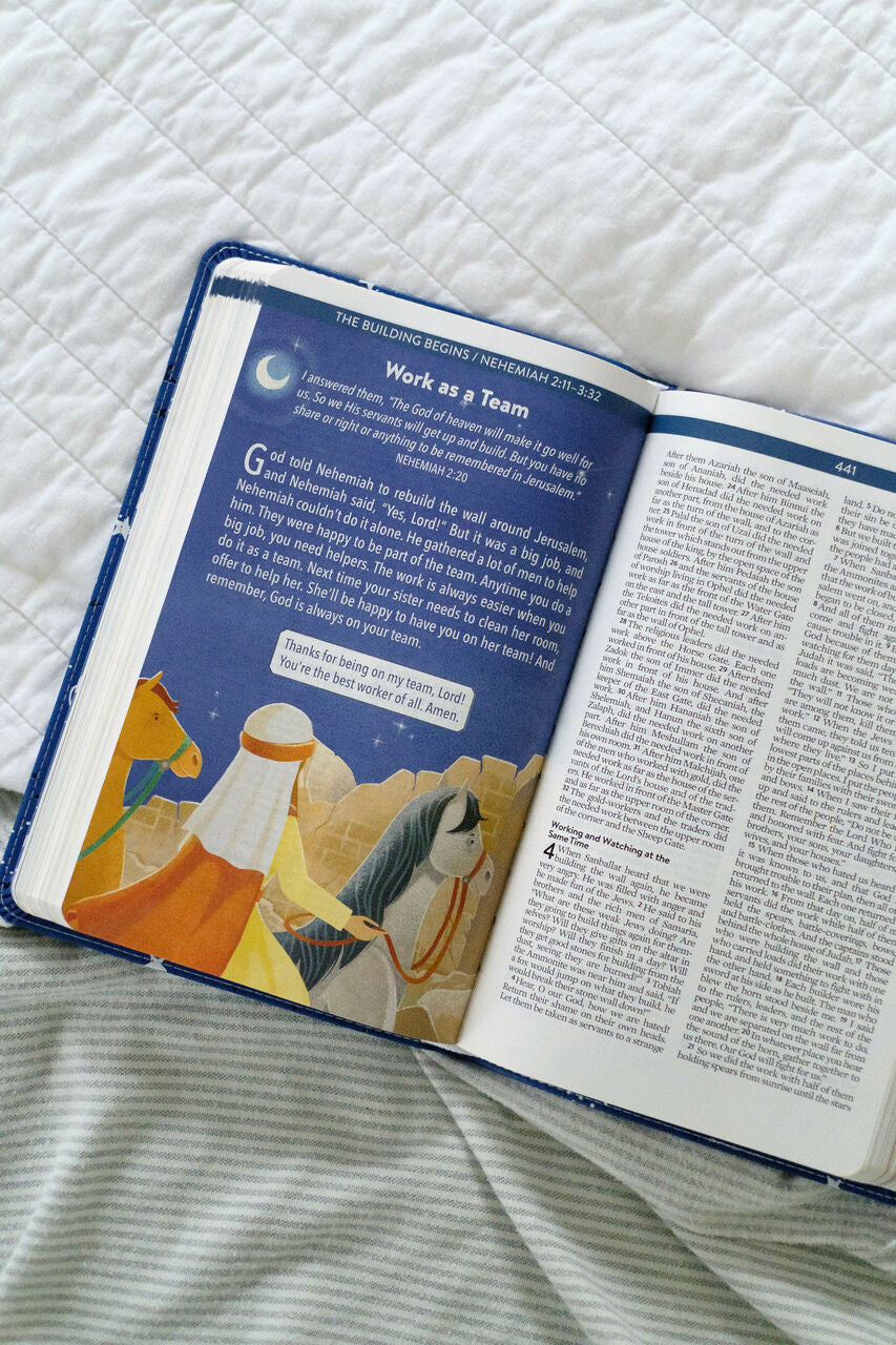 The Kids' Bedtime Devotional Bible: NLV